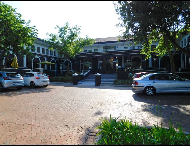312M² OFFICE TO LET IN HYDE PARK